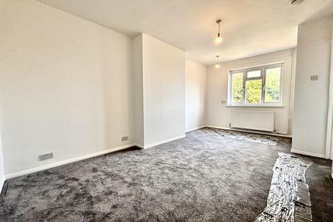 2 bedroom maisonette to rent, Star Court, Uxbridge