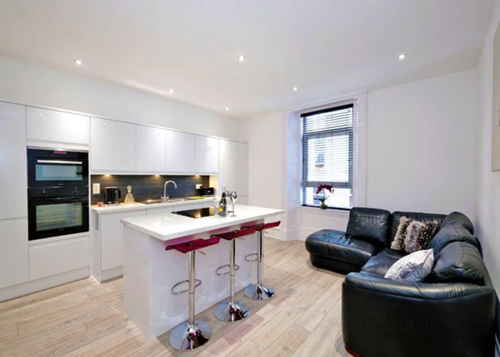 Lounge  − Kitchen