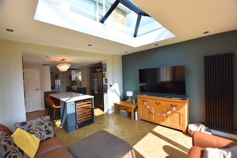 4 bedroom detached house for sale, Scalby Beck Road, Scarborough YO13