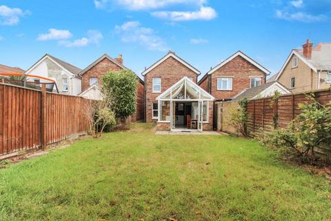 3 bedroom detached house to rent, Pine Road, Bournemouth BH9