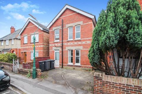 3 bedroom detached house to rent, Pine Road, Bournemouth BH9