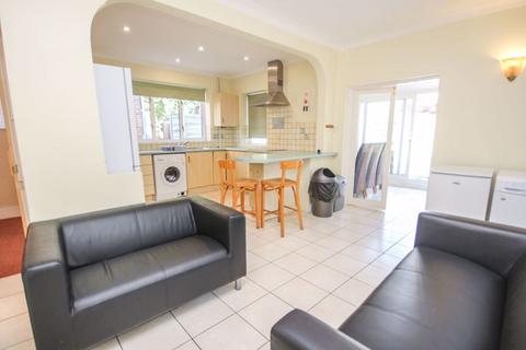5 bedroom detached house to rent, Cardigan Road, Bournemouth BH9