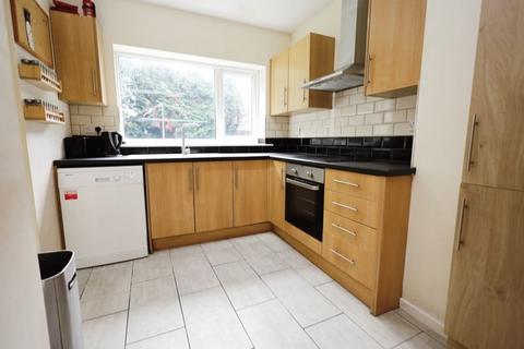 5 bedroom detached house to rent, Richmond Park Road, Bournemouth BH8
