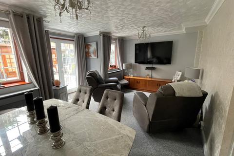 4 bedroom end of terrace house for sale, Cedar Road, Chadwell St Mary