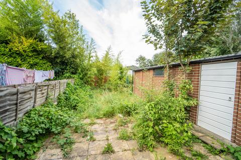 3 bedroom barn conversion to rent, Gresham Road, Hounslow