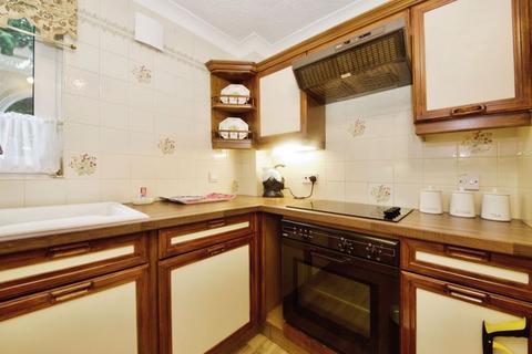 2 bedroom retirement property for sale, Turners Hill, Cheshunt EN8