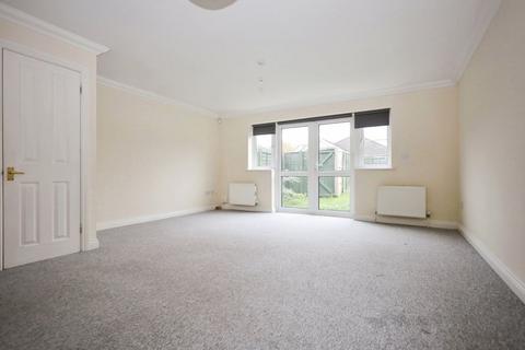 3 bedroom terraced house to rent, Coombe Avenue, Bournemouth BH10