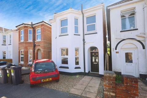 5 bedroom detached house to rent, Cardigan Road, Bournemouth BH9