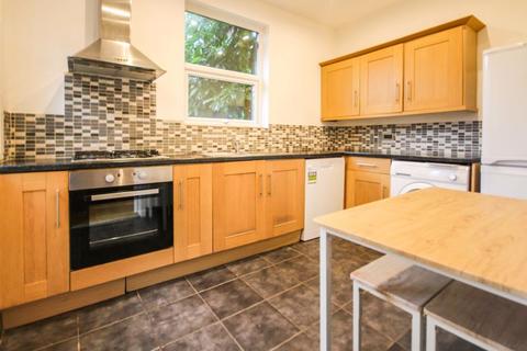 6 bedroom detached house to rent, Stanfield Road, Bournemouth BH9