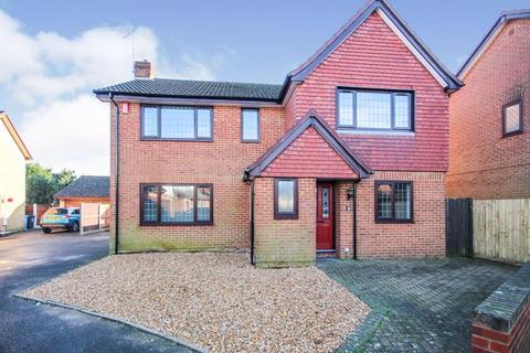 7 bedroom detached house to rent, Smithson Close, Poole BH12