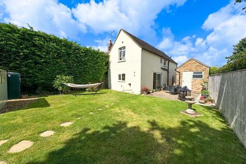 3 bedroom character property for sale, Brewery Cottages, Slapton LU7