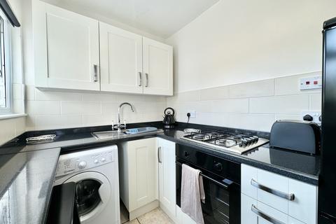 2 bedroom end of terrace house to rent, Church Street, Broadstairs