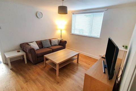 2 bedroom property to rent, Holdenhurst Road, Bournemouth BH8