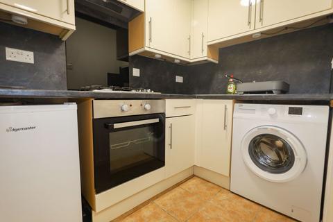 2 bedroom property to rent, Holdenhurst Road, Bournemouth BH8