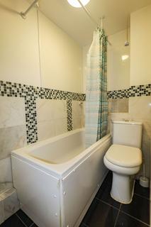 2 bedroom property to rent, Holdenhurst Road, Bournemouth BH8