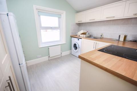 2 bedroom house to rent, Wimborne Road, Bournemouth BH9