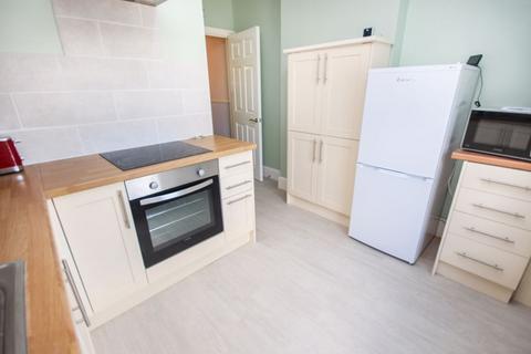 2 bedroom house to rent, Wimborne Road, Bournemouth BH9