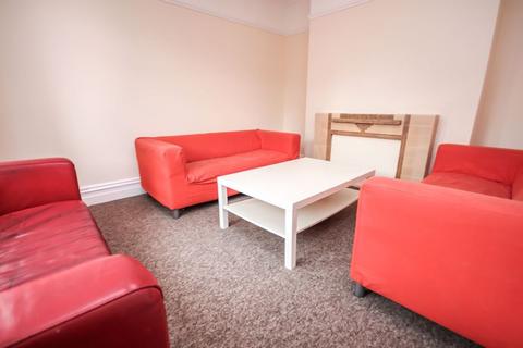 5 bedroom detached house to rent, Osborne Road, Bournemouth BH9