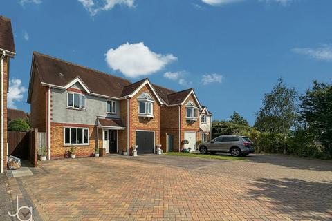 4 bedroom detached house for sale, Tumulus Way, Roman Fields, Colchester