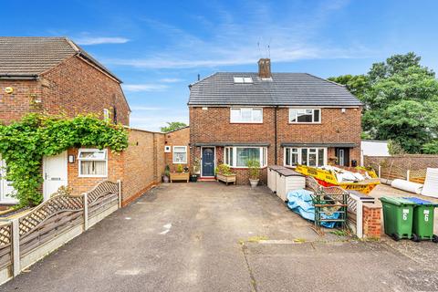 4 bedroom semi-detached house for sale, Masefield Close, Erith DA8