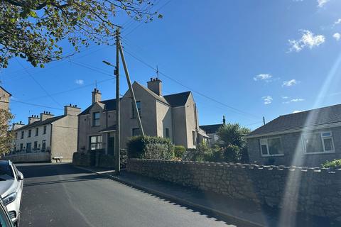 3 bedroom end of terrace house for sale, London Road, Holyhead LL65