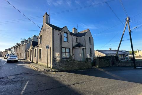 3 bedroom end of terrace house for sale, London Road, Holyhead LL65