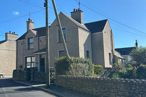 3 bedroom end of terrace house for sale, London Road, Holyhead LL65