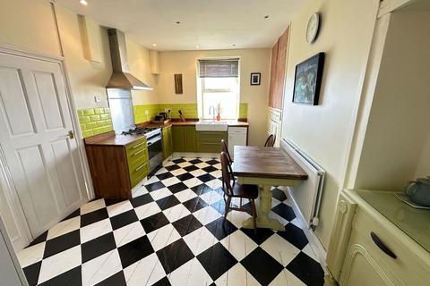3 bedroom end of terrace house for sale, London Road, Holyhead LL65
