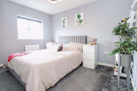 3 bedroom semi-detached house for sale, Warren Farm, Bedford MK44