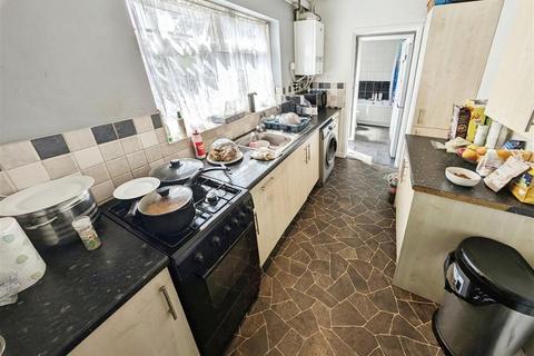 3 bedroom end of terrace house for sale, Wallis Street, Nottingham, NG6 0EP