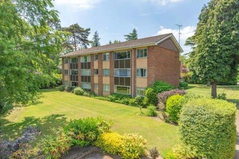 2 bedroom apartment for sale, Brockley Combe, Weybridge, Surrey