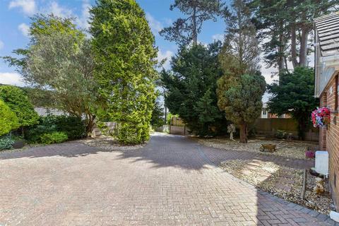 Floreat Cavanagh Road, St Margarets Bay, Dover, CT15 6DN