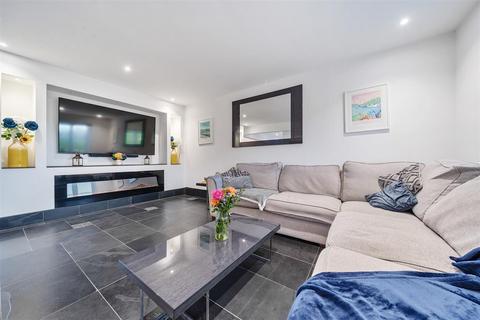 3 Cherry Tree Close, St Erme, Truro, TR4 9FT