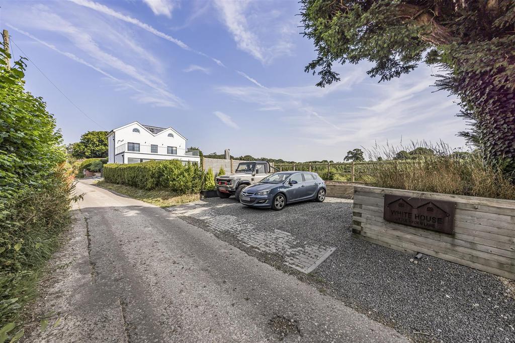 The White House, Little Hyden Lane, Clanfield-Port