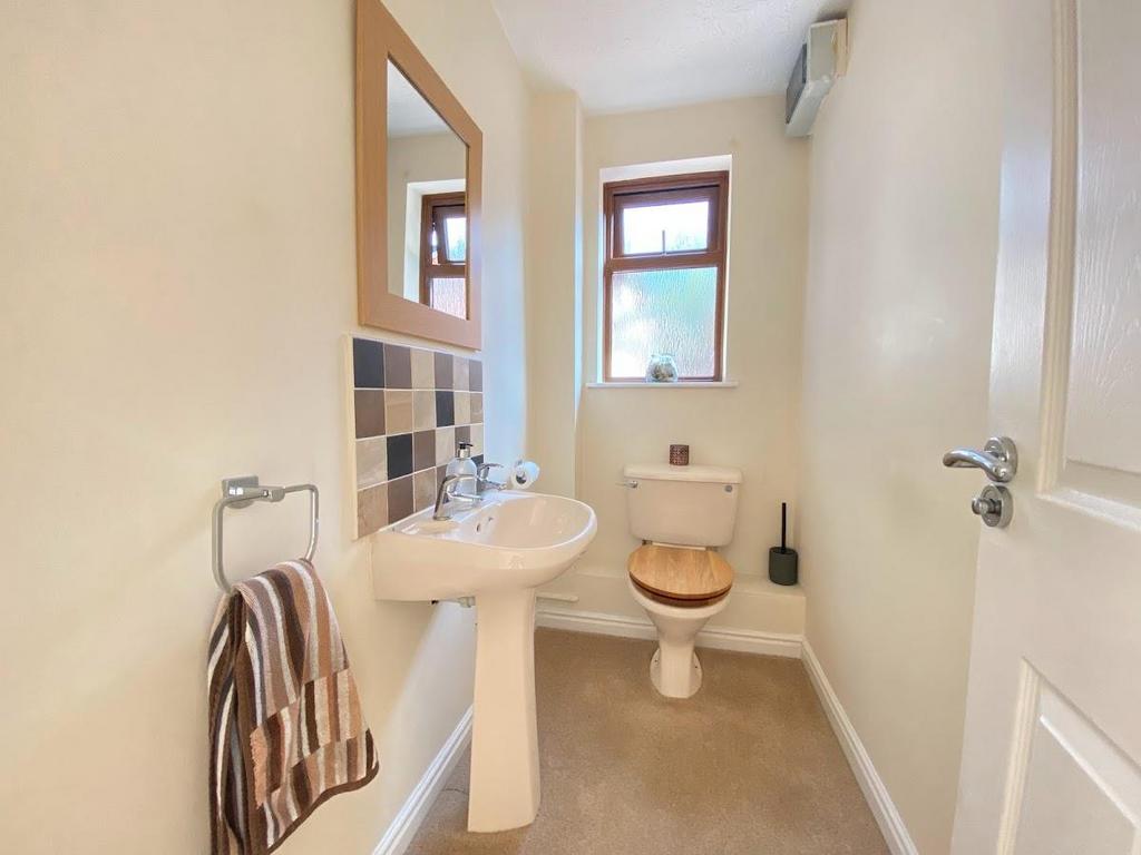 Cloakroom/wc