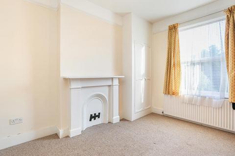 3 bedroom maisonette for sale, Robinson Road, London SW17