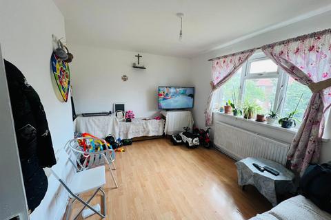 3 bedroom maisonette for sale, Green Lane, Hounslow
