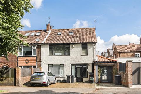 Knavesmire House, 4 Campleshon Road, York, YO23 1PE