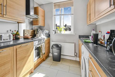 Knavesmire House, 4 Campleshon Road, York, YO23 1PE