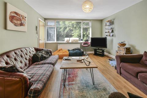 Knavesmire House, 4 Campleshon Road, York, YO23 1PE