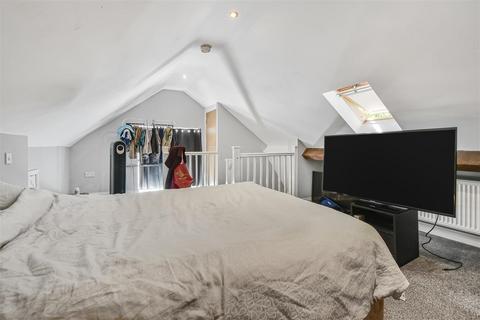 Knavesmire House, 4 Campleshon Road, York, YO23 1PE