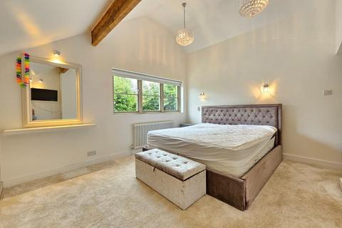 3 bedroom detached house to rent, Arthog Road, Hale