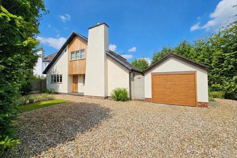3 bedroom detached house to rent, Arthog Road, Hale