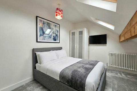 3 bedroom detached house to rent, Arthog Road, Hale