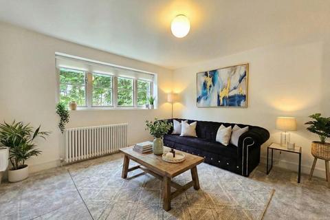 3 bedroom detached house to rent, Arthog Road, Hale