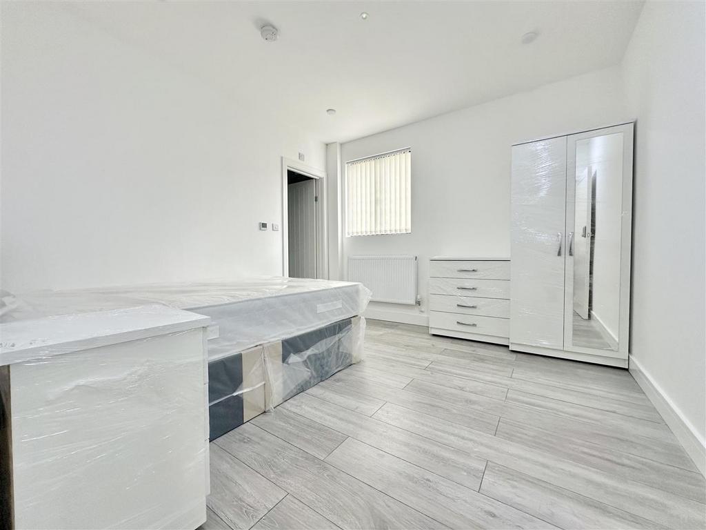 Bedroom..jpg