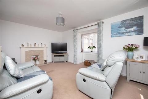 15 Swift Drive, Trowbridge, BA14 7FR
