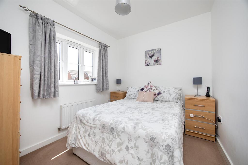 15 Swift Drive Trowbridge BA14 7 FR (16).jpg