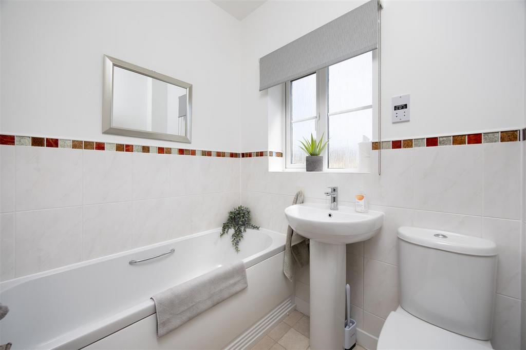 15 Swift Drive Trowbridge BA14 7 FR (17).jpg