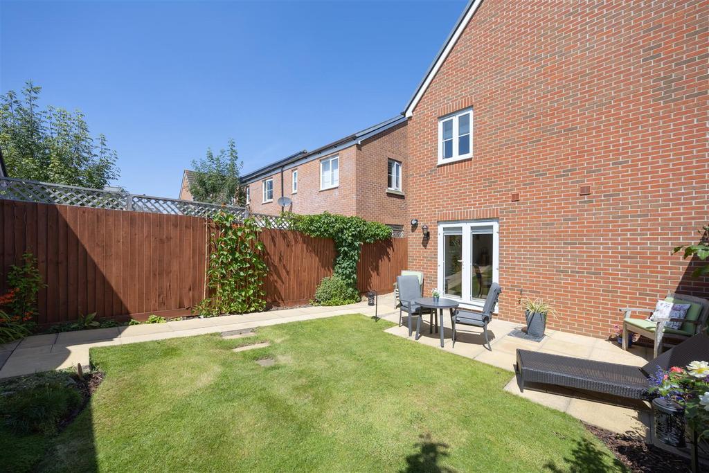 15 Swift Drive Trowbridge BA14 7 FR (21).jpg